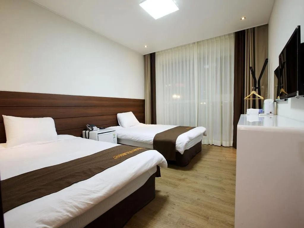 Ewha Hotel Jeju 3*,