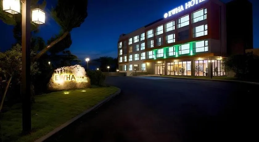 Ewha Hotel 제주 3*,