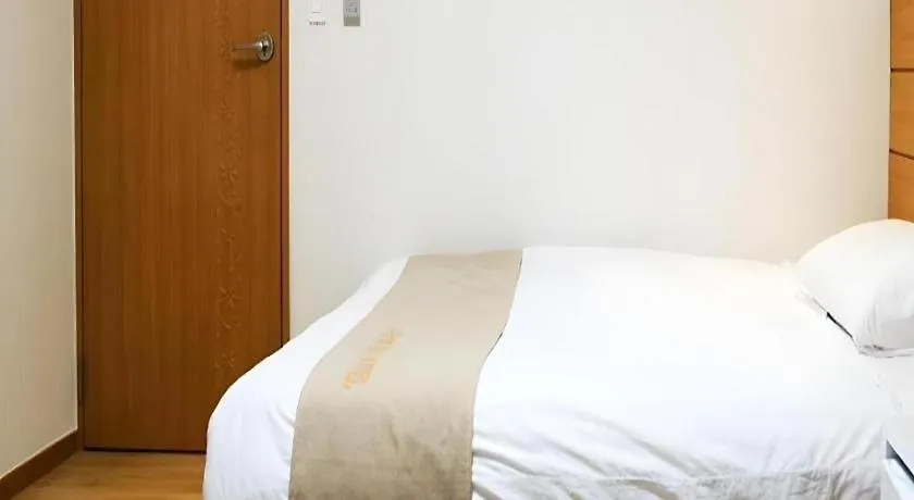 Ewha Hotel Čedžu 3*,